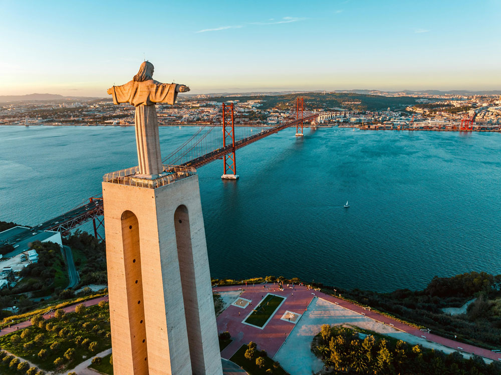 cosa visitare a Lisbona: Ponte 25 De Abril cosa visitare a Lisbona: Ponte 25 De Abril